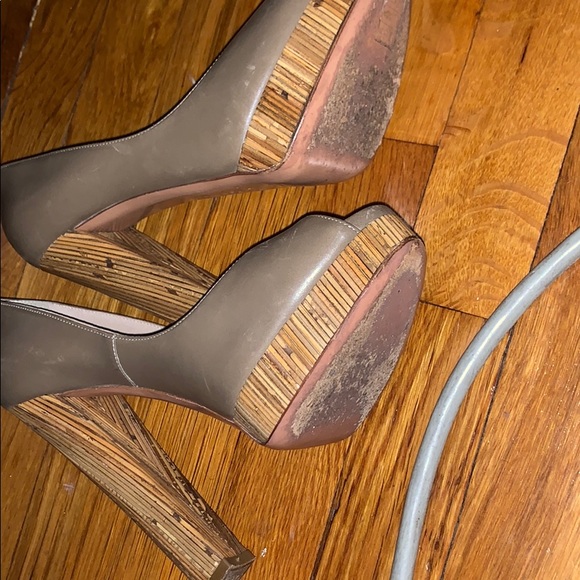 Heels - Picture 4 of 5